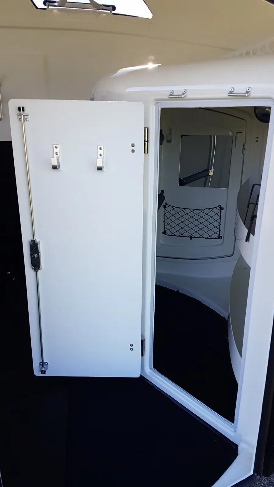 Böckmann Big Master WCF Pferdeanhänger - 2 Pferde Voll-GFK WCF-Fahrwerk XXL-Sattelkammer 2400kg – Bild 7