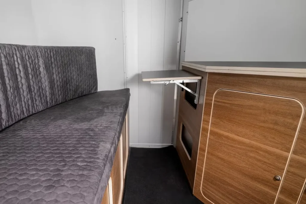 Cheval Liberté MAXI 3 Living - 3 Pferde Anhänger Wohnbereich Pullman2 Alu 3500kg