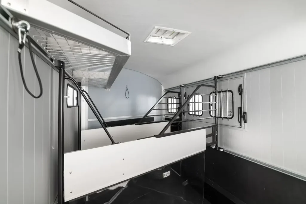 Cheval Liberté MAXI 3 Living - 3 Pferde Anhänger Wohnbereich Pullman2 Alu 3500kg