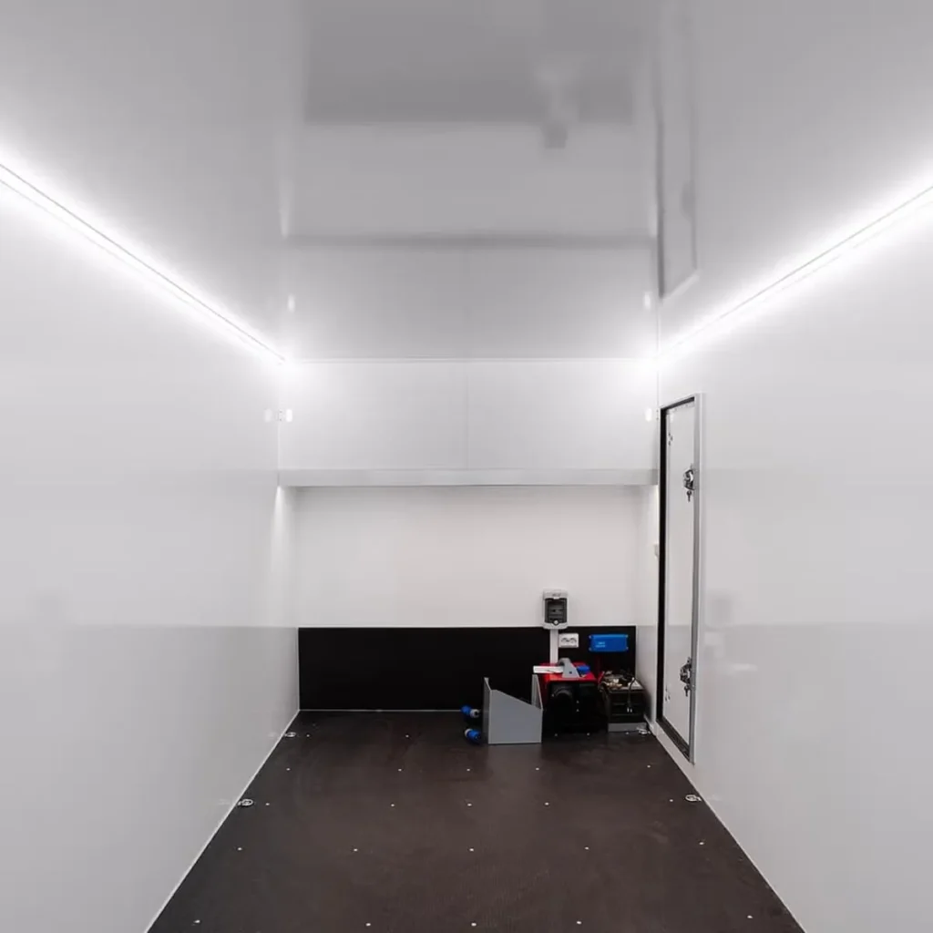 Respo Kofferanhänger 1500kg Isolierte Box - Dieselheizung 240V Rampe Blattfederung LED