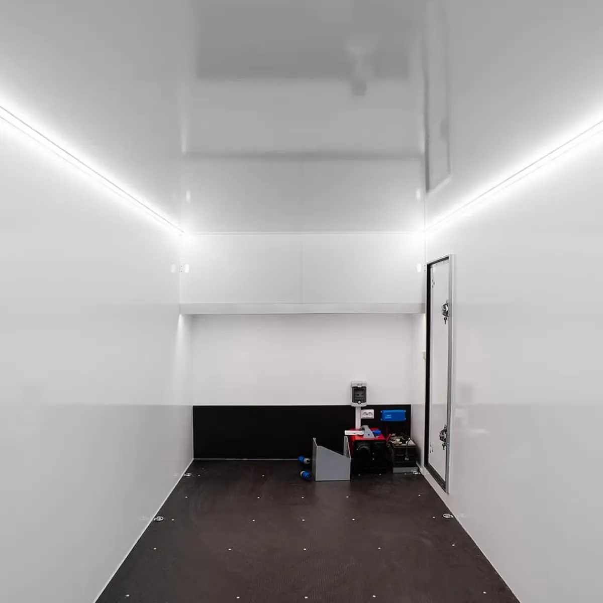 Respo Kofferanhänger 1500kg Isolierte Box - Dieselheizung 240V Rampe Blattfederung LED – Bild 7