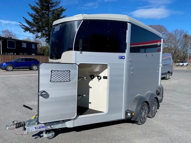 Ifor Williams HBX511 Schwarz - 2 Pferde Vollalu Integrierte Sattelkammer Parabelfederung 2700kg