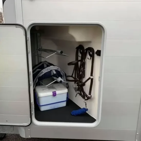 Ifor Williams HBX511 Schwarz - 2 Pferde Vollalu Integrierte Sattelkammer Parabelfederung 2700kg – Bild 6
