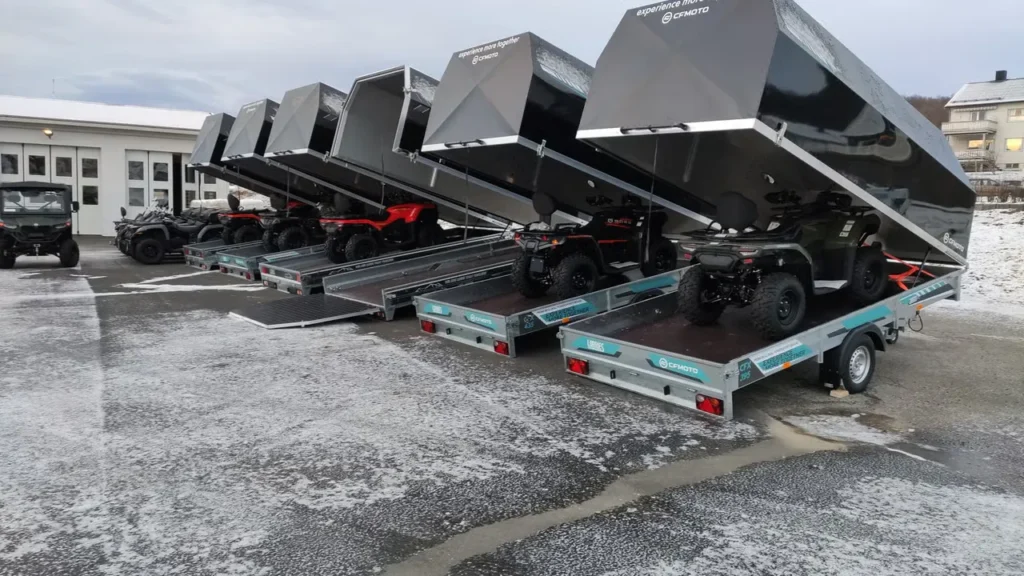 Snowmaster TTX-395i Motorschlittenanhänger - 1350kg 1-Achs Alukappe LED Flachtieflader