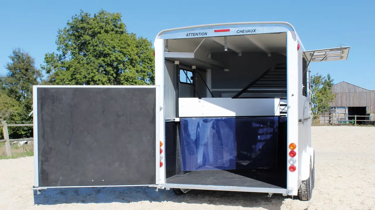 Cheval Liberté MAXI 3 Pferdeanhänger - 3 Pferde Diagonallader Frontausstieg Pullman2 Sattelkammer – Bild 5