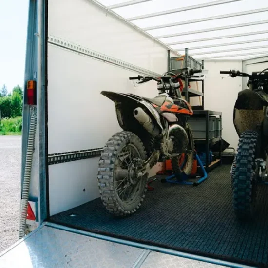 Ifor Williams BV106 7-Fuß Kofferanhänger - 3500kg Tandem Parabelfederung Kombirampe Stehhöhe – Bild 5
