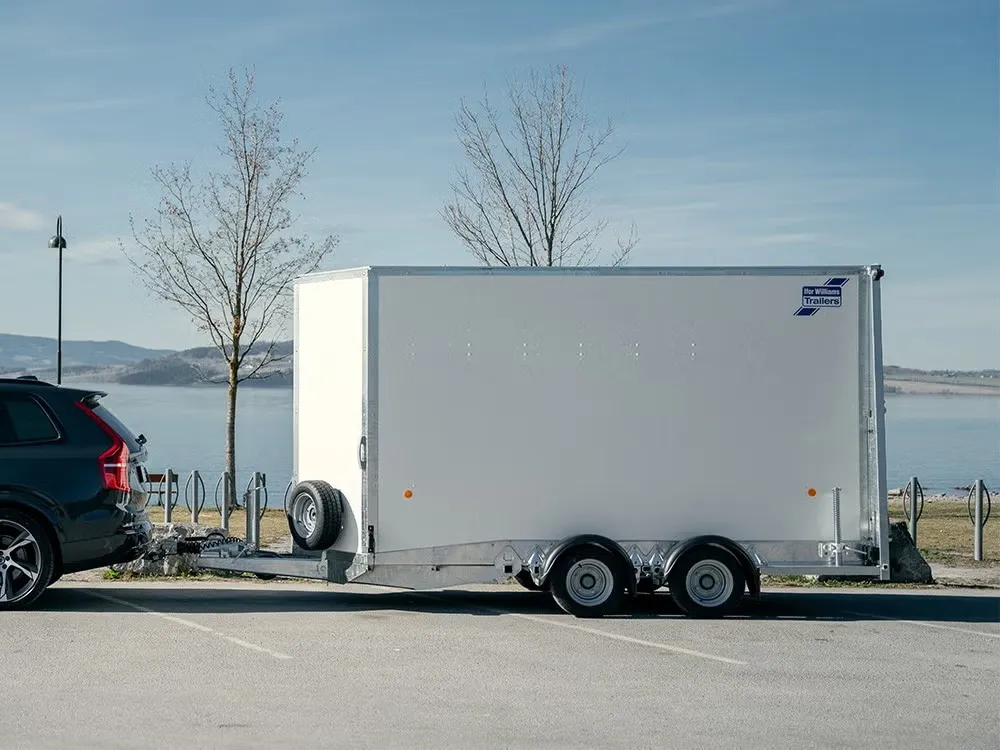 Ifor Williams BV126 7-Fuß Kofferanhänger - 3500kg Tandem Parabelfederung Kombirampe Stehhöhe