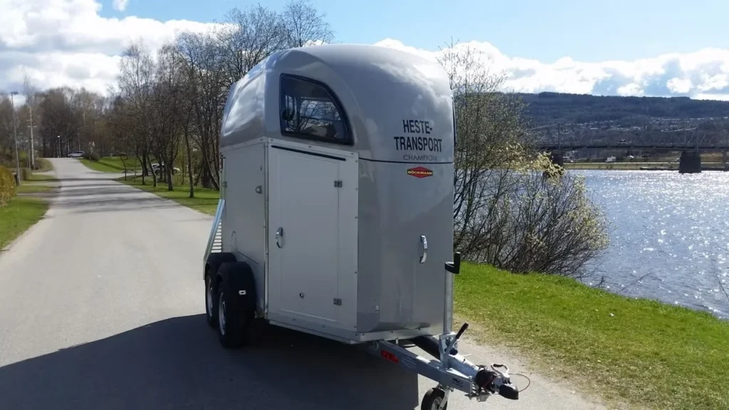 Böckmann Champion R Pferdeanhänger - 2 Pferde Vollalu CFF-Fahrwerk Sattelkammer 2400kg