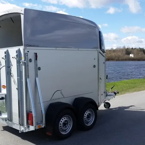 Böckmann Champion R Pferdeanhänger - 2 Pferde Vollalu CFF-Fahrwerk Sattelkammer 2400kg – Bild 3