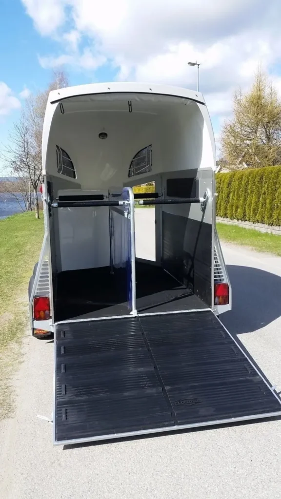 Böckmann Champion R Pferdeanhänger - 2 Pferde Vollalu CFF-Fahrwerk Sattelkammer 2400kg