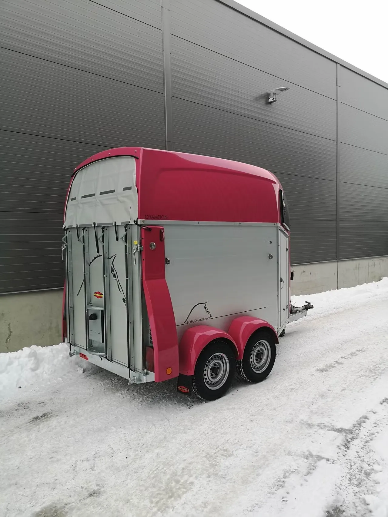 Böckmann Champion R Pferdeanhänger - 2 Pferde Vollalu CFF-Fahrwerk Sattelkammer 2400kg – Bild 19