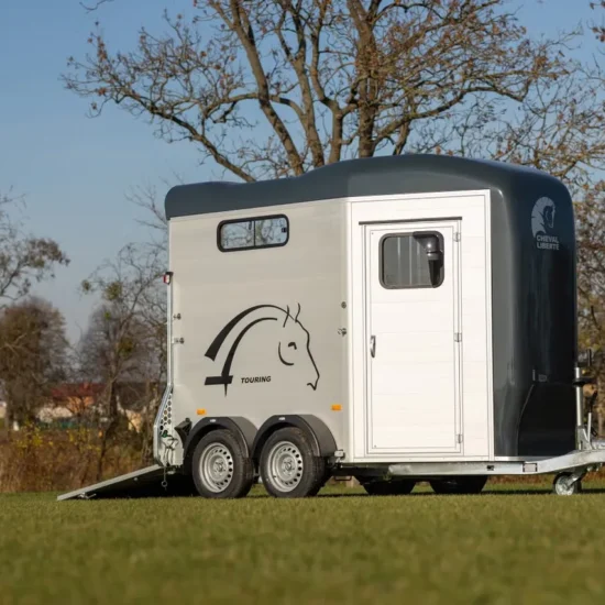 Cheval Liberté Touring Jumping - 2 Pferde Pferdeanhänger Vollalu Sattelkammer Pullman2 100km/h – Bild 1