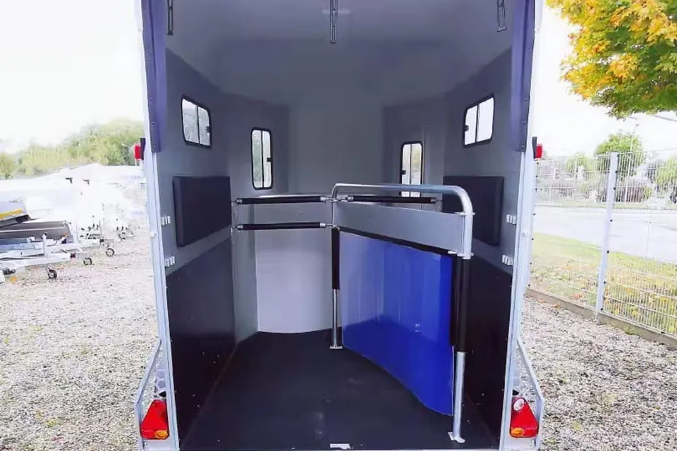 Cheval Liberté Touring Jumping - 2 Pferde Pferdeanhänger Vollalu Sattelkammer Pullman2 100km/h