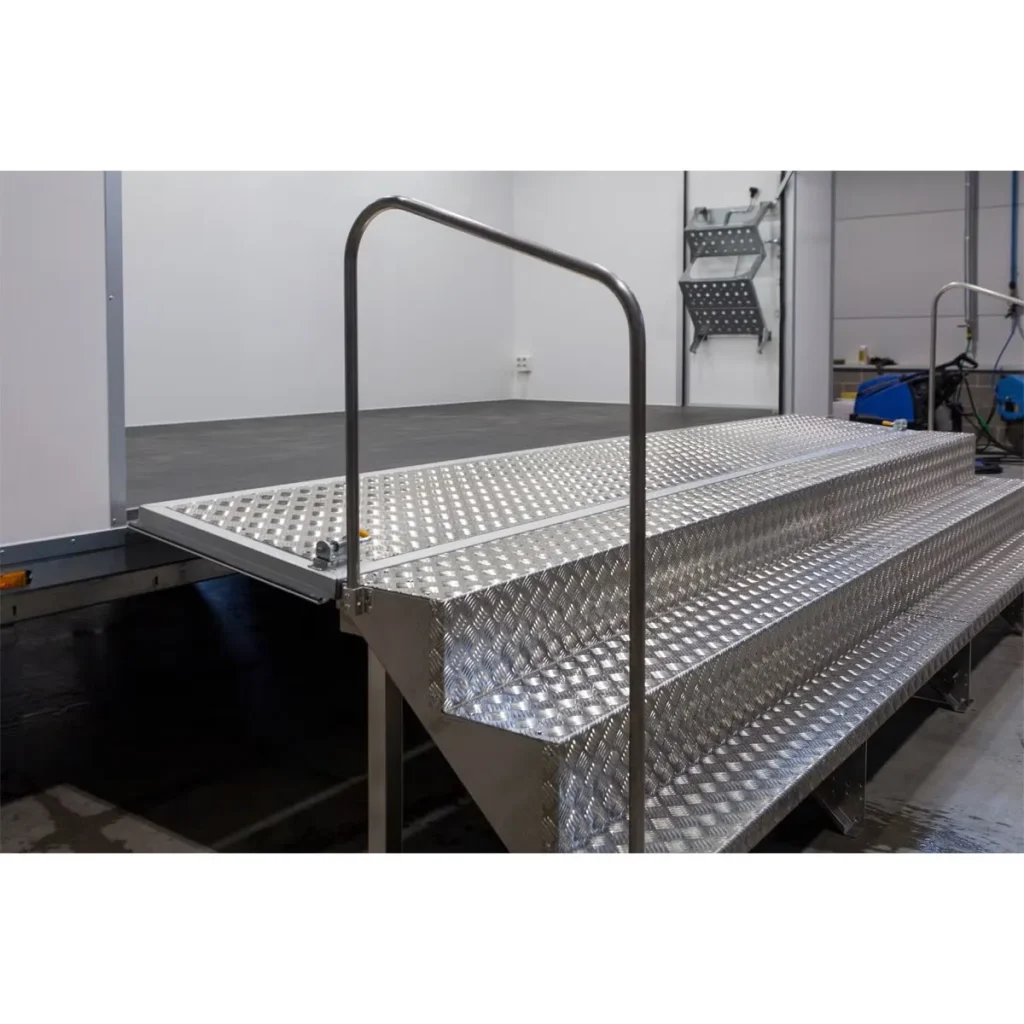 Respo 610 Messeanhänger - 2000kg Tandem Verkaufsanhänger Isoliert 230V LED Showroom