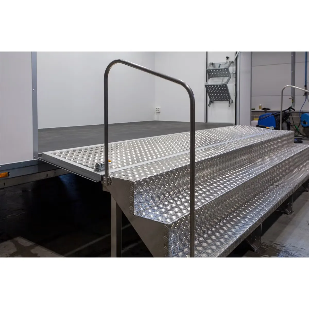 Respo 610 Messeanhänger - 2000kg Tandem Verkaufsanhänger Isoliert 230V LED Showroom – Bild 15