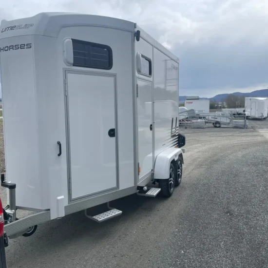 Umesläp B60 Touring Pferdeanhänger - 2 Pferde Vollalu Sandwich-Bauweise XXL-Sattelkammer LED – Bild 15