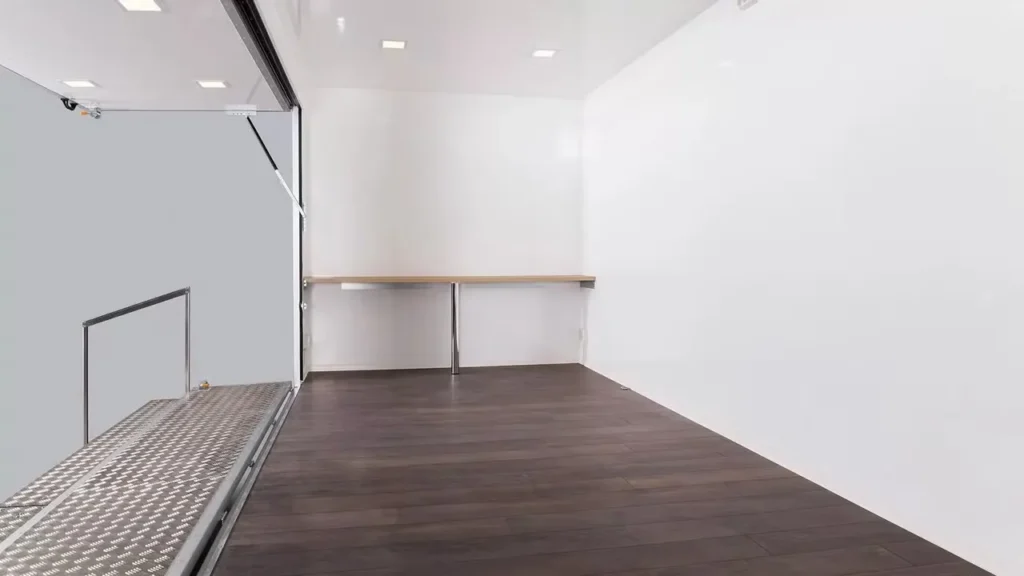 Respo 610 Messeanhänger - 2000kg Tandem Verkaufsanhänger Isoliert 230V LED Showroom