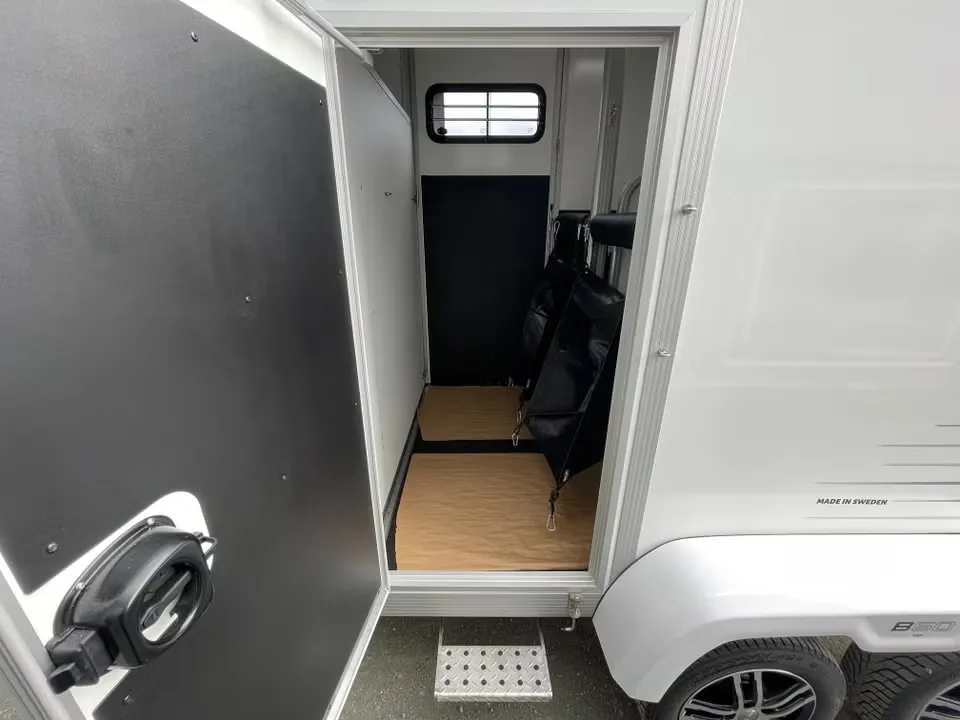 Umesläp B60 Touring Pferdeanhänger - 2 Pferde Vollalu Sandwich-Bauweise XXL-Sattelkammer LED