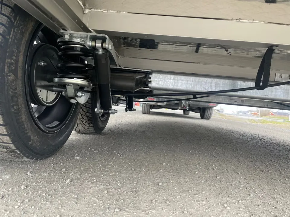 Umesläp B60 Touring Pferdeanhänger - 2 Pferde Vollalu Sandwich-Bauweise XXL-Sattelkammer LED