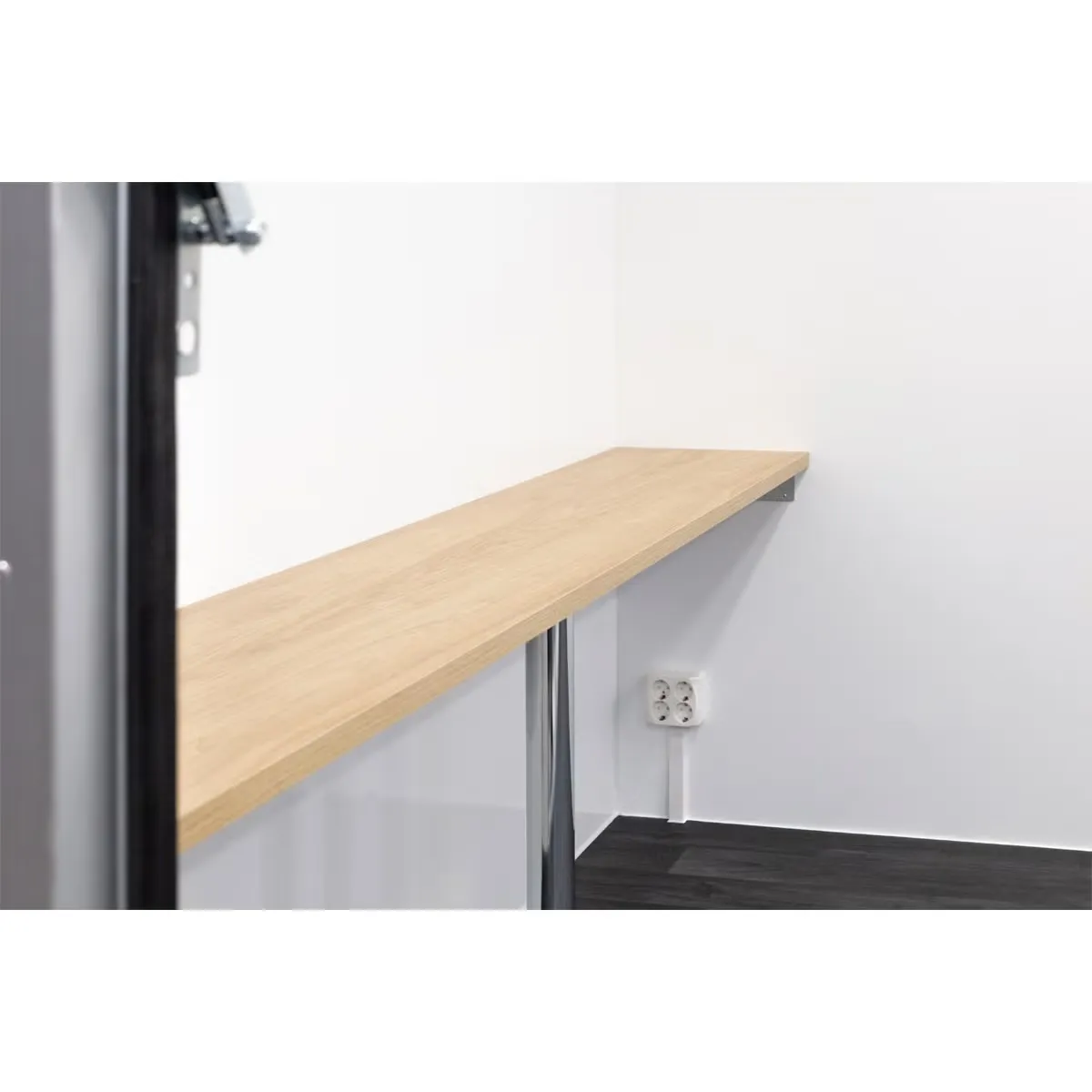 Respo 610 Messeanhänger - 2000kg Tandem Verkaufsanhänger Isoliert 230V LED Showroom – Bild 14