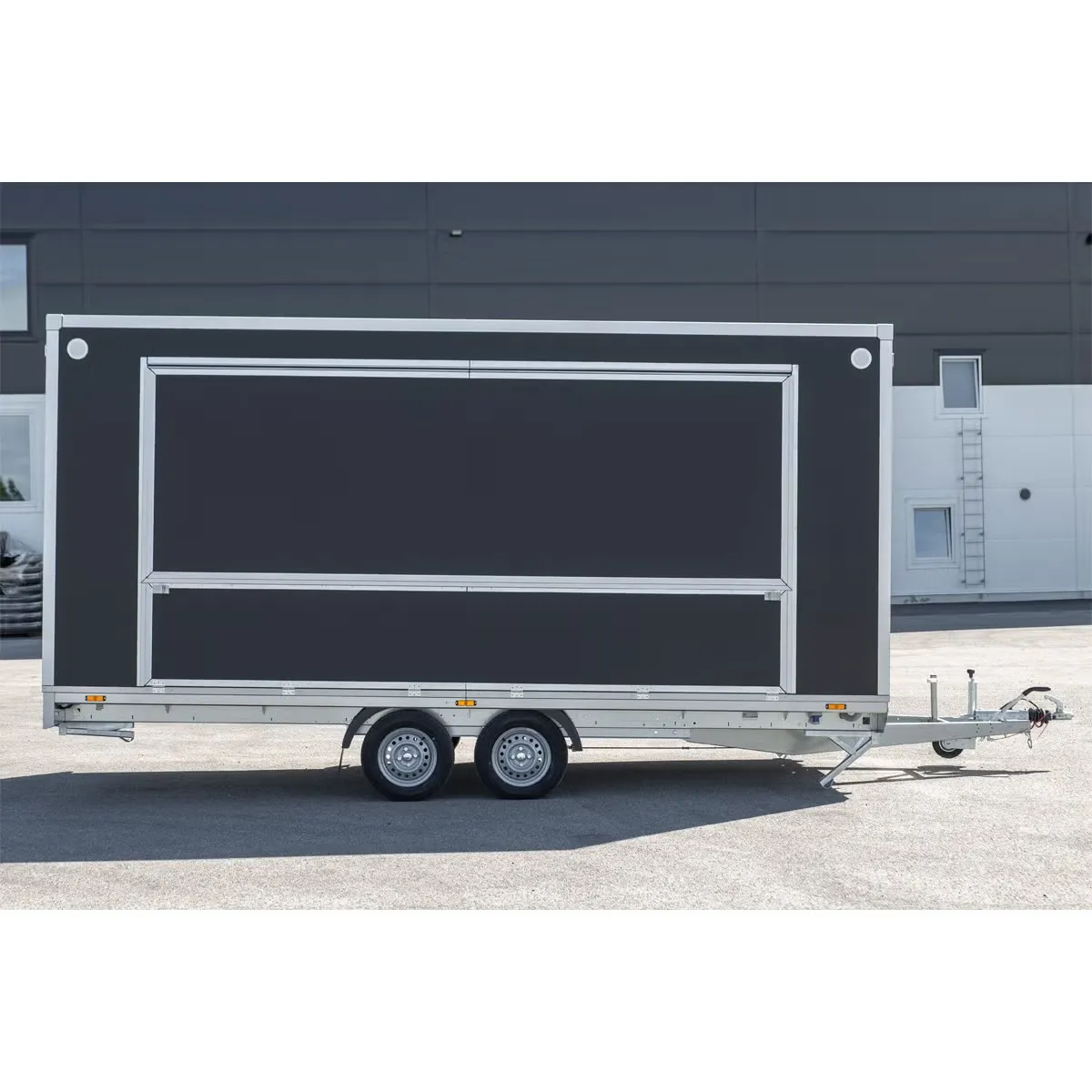 Respo 610 Messeanhänger - 2000kg Tandem Verkaufsanhänger Isoliert 230V LED Showroom – Bild 12