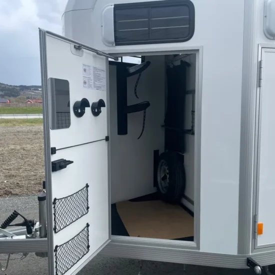 Umesläp B60 Touring Pferdeanhänger - 2 Pferde Vollalu Sandwich-Bauweise XXL-Sattelkammer LED – Bild 16