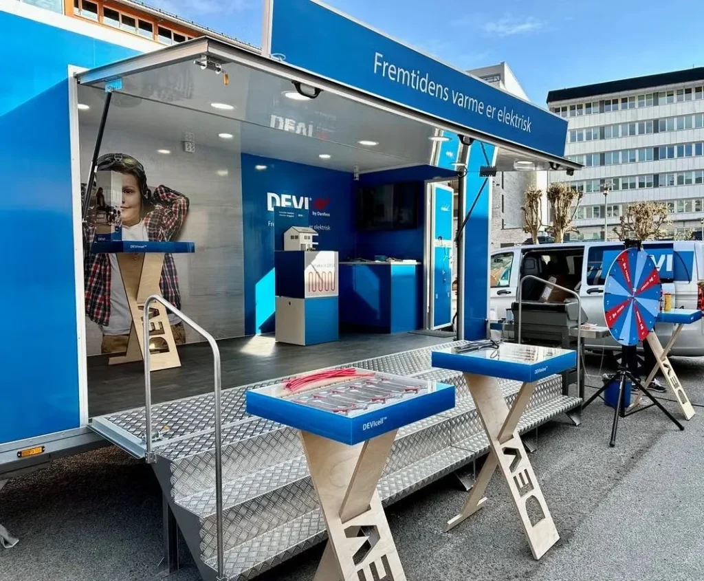 Respo 610 Messeanhänger - 2000kg Tandem Verkaufsanhänger Isoliert 230V LED Showroom