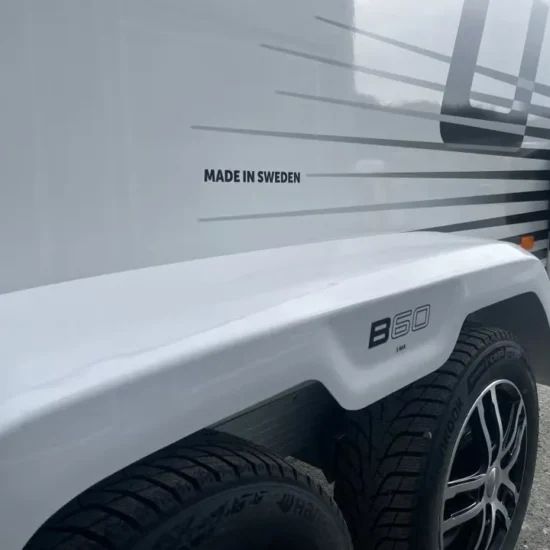 Umesläp B60 Touring Pferdeanhänger - 2 Pferde Vollalu Sandwich-Bauweise XXL-Sattelkammer LED – Bild 8