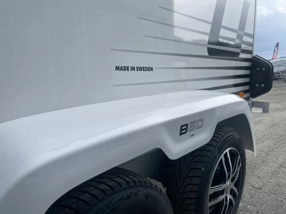 Umesläp B60 Touring Pferdeanhänger - 2 Pferde Vollalu Sandwich-Bauweise XXL-Sattelkammer LED