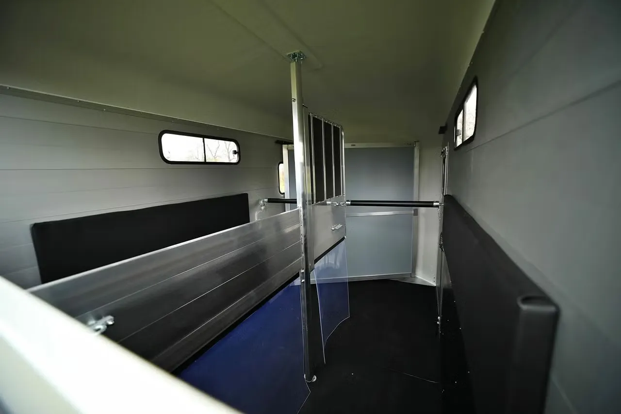 Cheval Liberté Multimax - 2 Pferde Diagonallader Frontausstieg Pullman2 Sattelkammer – Bild 10