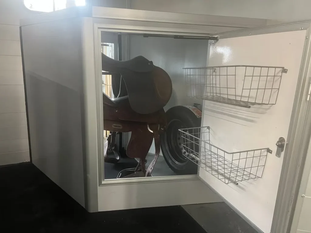 Cheval Liberté Multimax - 2 Pferde Diagonallader Frontausstieg Pullman2 Sattelkammer