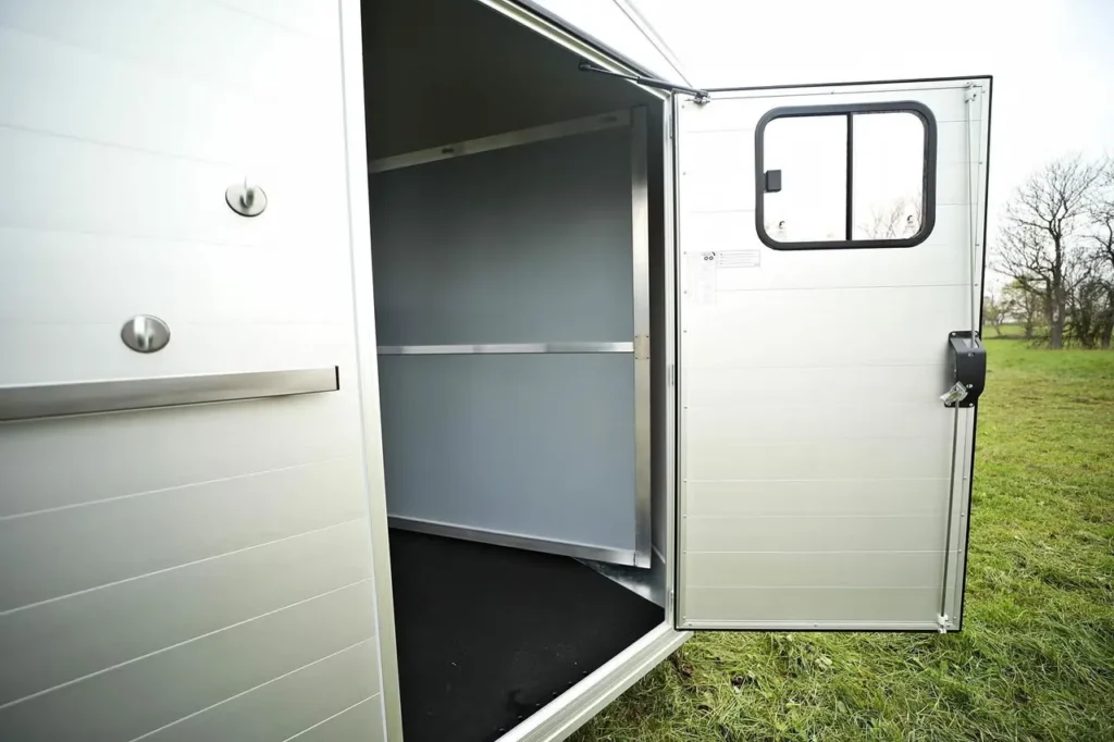 Cheval Liberté Multimax - 2 Pferde Diagonallader Frontausstieg Pullman2 Sattelkammer