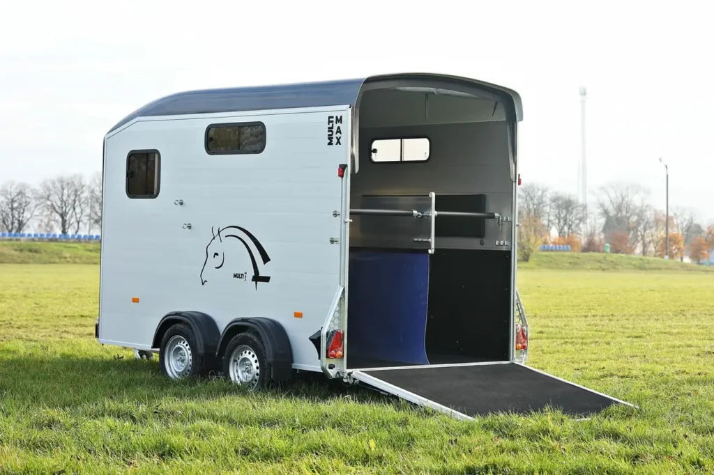Cheval Liberté Multimax - 2 Pferde Diagonallader Frontausstieg Pullman2 Sattelkammer