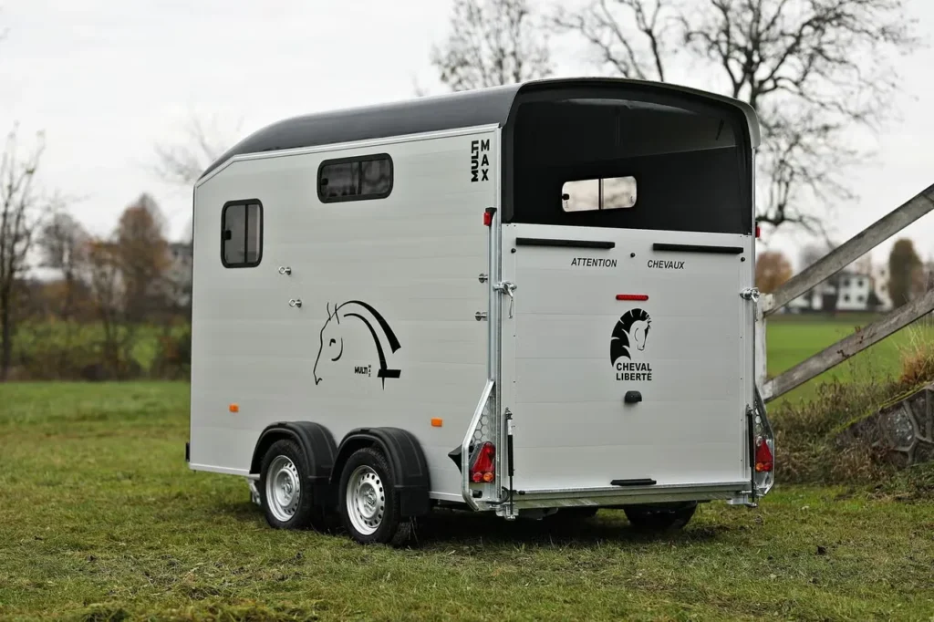 Cheval Liberté Multimax - 2 Pferde Diagonallader Frontausstieg Pullman2 Sattelkammer