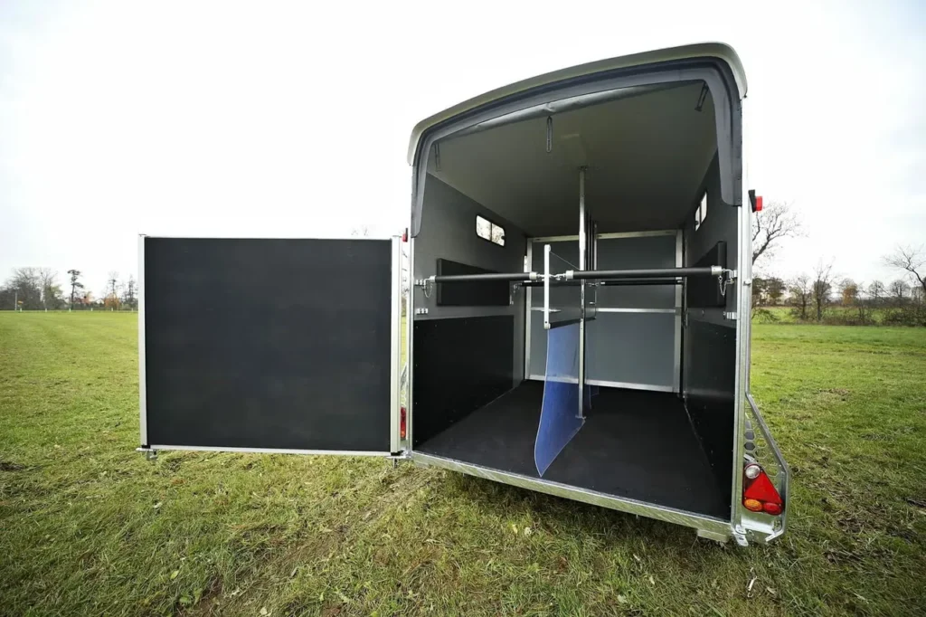 Cheval Liberté Multimax - 2 Pferde Diagonallader Frontausstieg Pullman2 Sattelkammer
