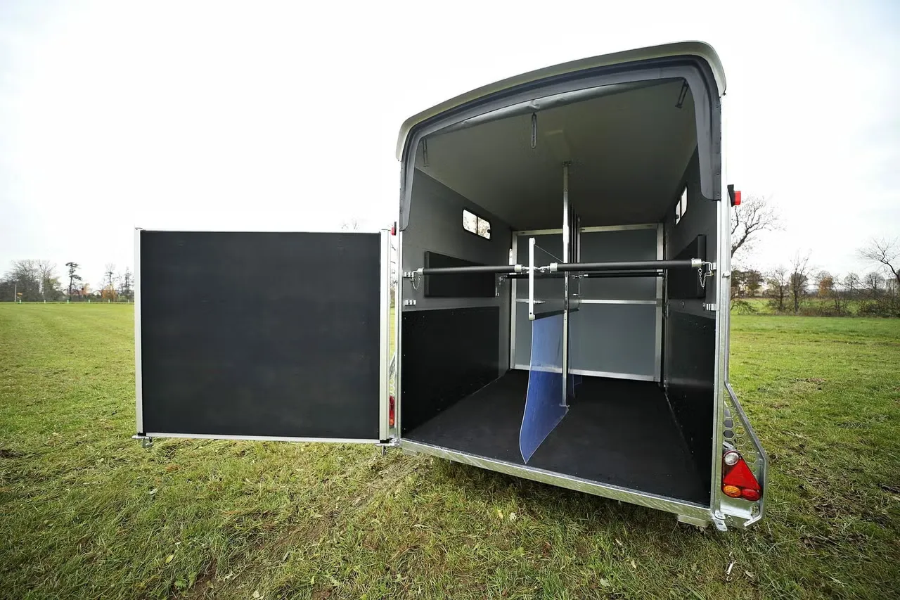 Cheval Liberté Multimax - 2 Pferde Diagonallader Frontausstieg Pullman2 Sattelkammer – Bild 6
