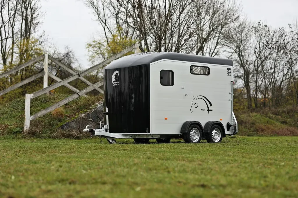 Cheval Liberté Multimax - 2 Pferde Diagonallader Frontausstieg Pullman2 Sattelkammer