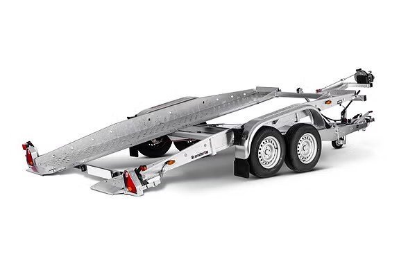 Brenderup 2513GT – Autotransporter mit KLAPPBARER AUFFAHRRAMPE & VERZINKTEM CHASSIS – 1650kg Nutzlast
