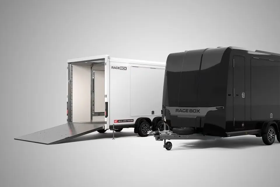 Brian James Race Box Geschlossener Autotransporter